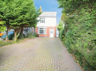 3 bedroom semi-detached house for sale in Newton Lane, Wigston, LE18