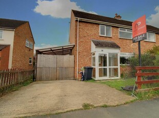 3 bedroom semi-detached house for sale in Paygrove Lane, Longlevens, Gloucester, GL2