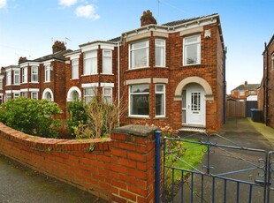 3 bedroom semi-detached house for sale in Sutton Road, HU8