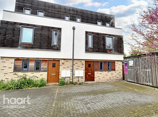 3 bedroom semi-detached house for sale in Swallow Gardens, Cambridge, CB4