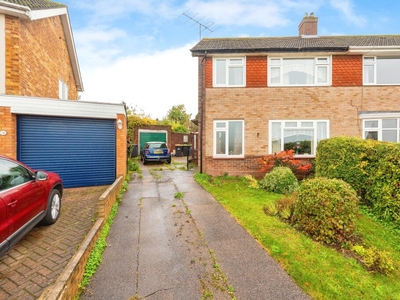 3 bedroom semi-detached house for sale in Swift Close, Bedford, Bedfordshire, MK42