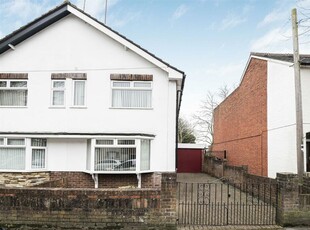 3 bedroom semi-detached house for sale in Wantage Road, Reading, RG30