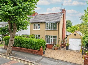 3 bedroom semi-detached house for sale in West Avenue, Stockton Heath, Warrington, Cheshire, WA4