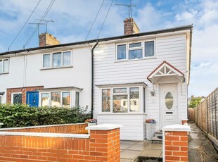 3 bedroom semi-detached house for sale in West Reading, Convenient for West Reading Station, RG30