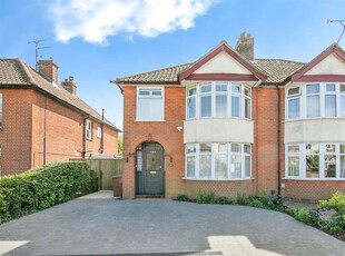 3 bedroom semi-detached house for sale in Whitby Road, Ipswich, IP4