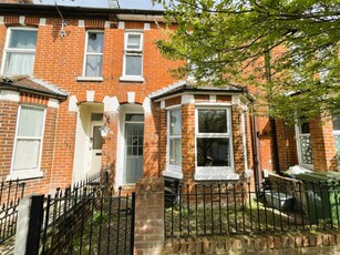3 bedroom terraced house for rent in Imperial Avenue, Southampton, SO15