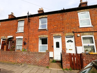 3 bedroom terraced house for sale in Beaconsfield Street, Bedford, MK41