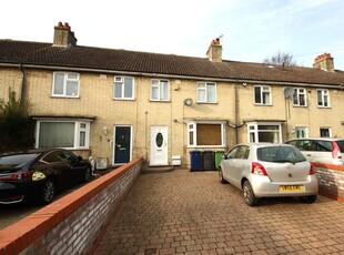 3 bedroom terraced house for sale in Hobart Road, Cambridge, CB1