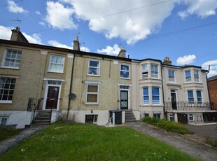 3 bedroom terraced house for sale in London Road, Ipswich, IP1