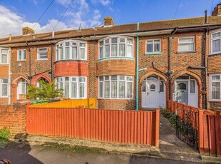 3 bedroom terraced house for sale in Lower Farlington Road, Portsmouth, PO6