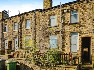 3 bedroom terraced house for sale in Newsome Road, Huddersfield, West Yorkshire, HD4