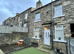 3 bedroom terraced house for sale in Newsome Road, Newsome, Huddersfield, HD4