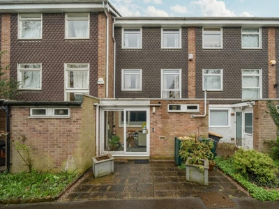3 bedroom terraced house for sale in Oberon Court, Shakespeare Road, Bedford, MK40