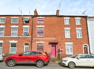 3 bedroom terraced house for sale in Park Street, Worcester, WR5