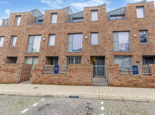 3 bedroom terraced house for sale in Quay Place, Nottingham, Nottinghamshire, NG2