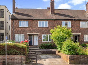 3 bedroom terraced house for sale in Rectory Lane, Chelmsford, CM1