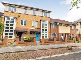 3 bedroom terraced house for sale in Seaton Grove, Broughton, Milton Keynes, MK10