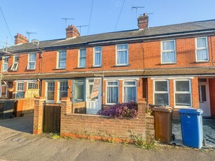 3 bedroom terraced house for sale in Woodbridge Road, Ipswich, IP4