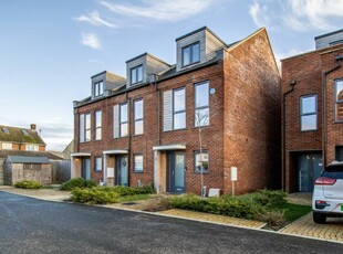 3 bedroom town house for sale in Coldhams Place, Cambridge, CB1