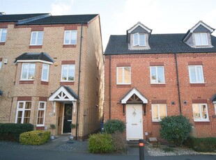3 bedroom town house for sale in Highfields Park Drive, Derby, DE22
