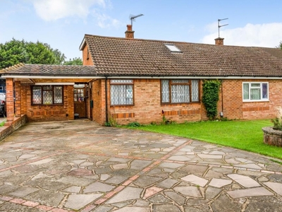 4 Bed Bungalow For Sale in Chesham, Buckinghamshire, HP5 - 5308041