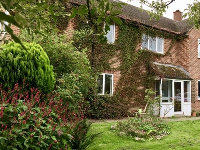 4 Bed Cottage To Rent in Boarstall, Buckinghamshire, HP18 - 400