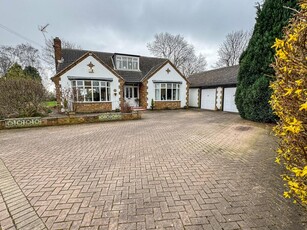 4 bedroom detached bungalow for sale in Main Street, Cadeby, Doncaster, DN5