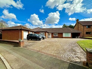4 bedroom detached bungalow for sale in Teal Close, West Hunsbury, Northampton NN4