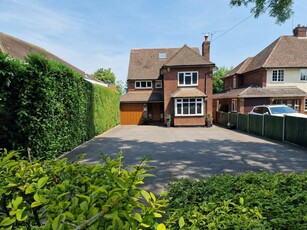 4 bedroom detached house for sale in 146 Harpenden Road, St Albans, AL3