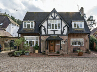 4 bedroom detached house for sale in Bassett Heath Avenue, Bassett, Southampton, Hampshire, SO16