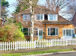 4 bedroom detached house for sale in Bassett, Southampton, SO16