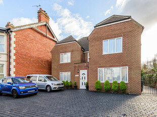 4 bedroom detached house for sale in Bath Road, Old Town, Swindon, SN1