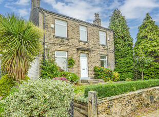 4 bedroom detached house for sale in Bradford Road, Fixby, Huddersfield, HD2