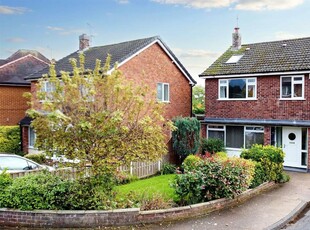 4 bedroom detached house for sale in Brookside Close, Long Eaton, NG10