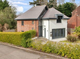4 bedroom detached house for sale in Camden Park, Tunbridge Wells, Kent, TN2