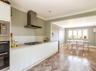 4 bedroom detached house for sale in Crescent Drive North, Brighton, BN2