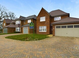 4 bedroom detached house for sale in Donnington Close, Spinney Hill, Northampton, NN3