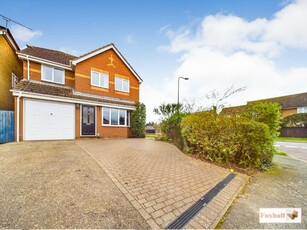 4 bedroom detached house for sale in Glemham Drive, Rushmere St. Andrew, Ipswich, IP4
