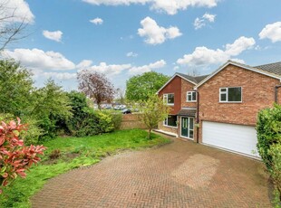 4 bedroom detached house for sale in Harkness Close, Bletchley, MK2