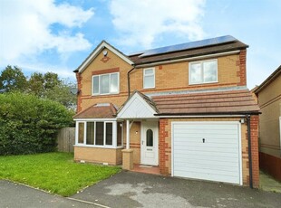 4 bedroom detached house for sale in Hemble Way, Kingswood, Hull, HU7