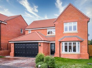 4 bedroom detached house for sale in Highfield Close, Highfield Manor, Fixby, Huddersfield, HD2
