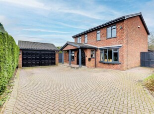 4 bedroom detached house for sale in Hollythorpe Place, Hucknall, Nottinghamshire, NG15 6RP, NG15