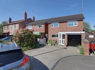 4 bedroom detached house for sale in Hucclecote Road, Gloucester, GL3