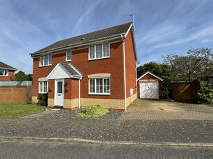 4 bedroom detached house for sale in Kelvedon Drive, Rushmere St. Andrew, Ipswich, IP4