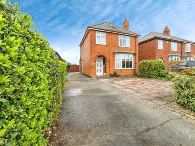 4 bedroom detached house for sale in Lincoln Road, North Hykeham, Lincoln, Lincolnshire, LN6