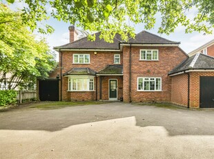 4 bedroom detached house for sale in London Road, Reading, RG1