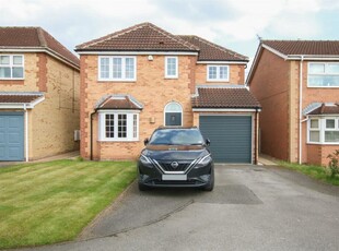4 bedroom detached house for sale in Long Field Drive, Edenthorpe, Doncaster, DN3