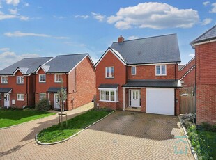 4 bedroom detached house for sale in Meadow Crescent, Coxheath, ME17