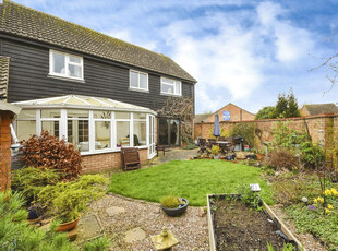 4 bedroom detached house for sale in Menish Way, Chelmsford, CM2