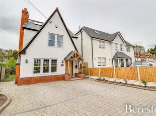 4 bedroom detached house for sale in Nags Head Lane, Brentwood, CM14